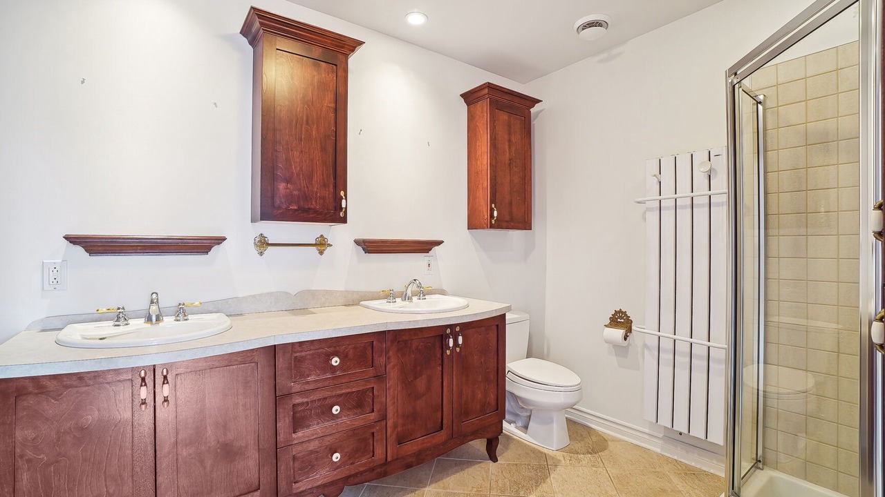 Photo of Bathroom in Laval