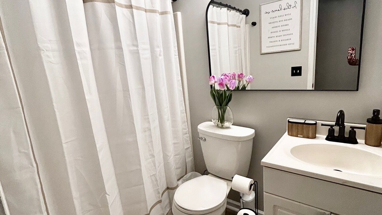 Photo of Bathroom in Huntcliff