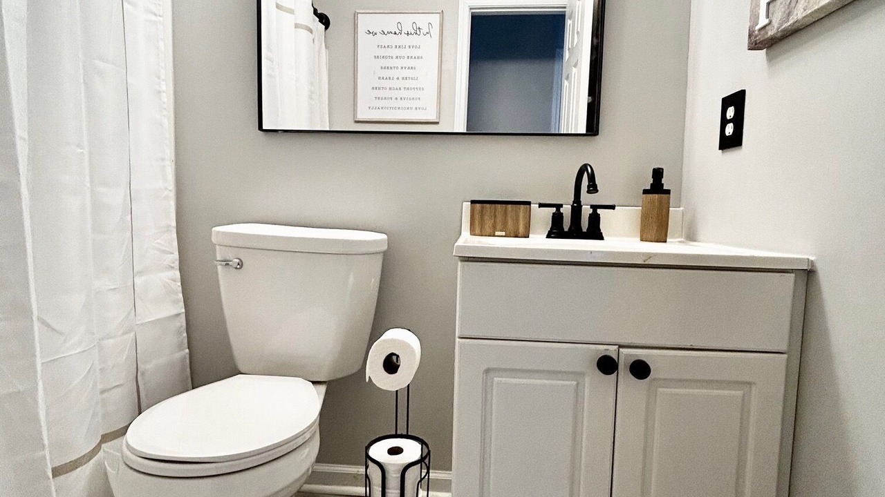 Photo of Bathroom in Huntcliff