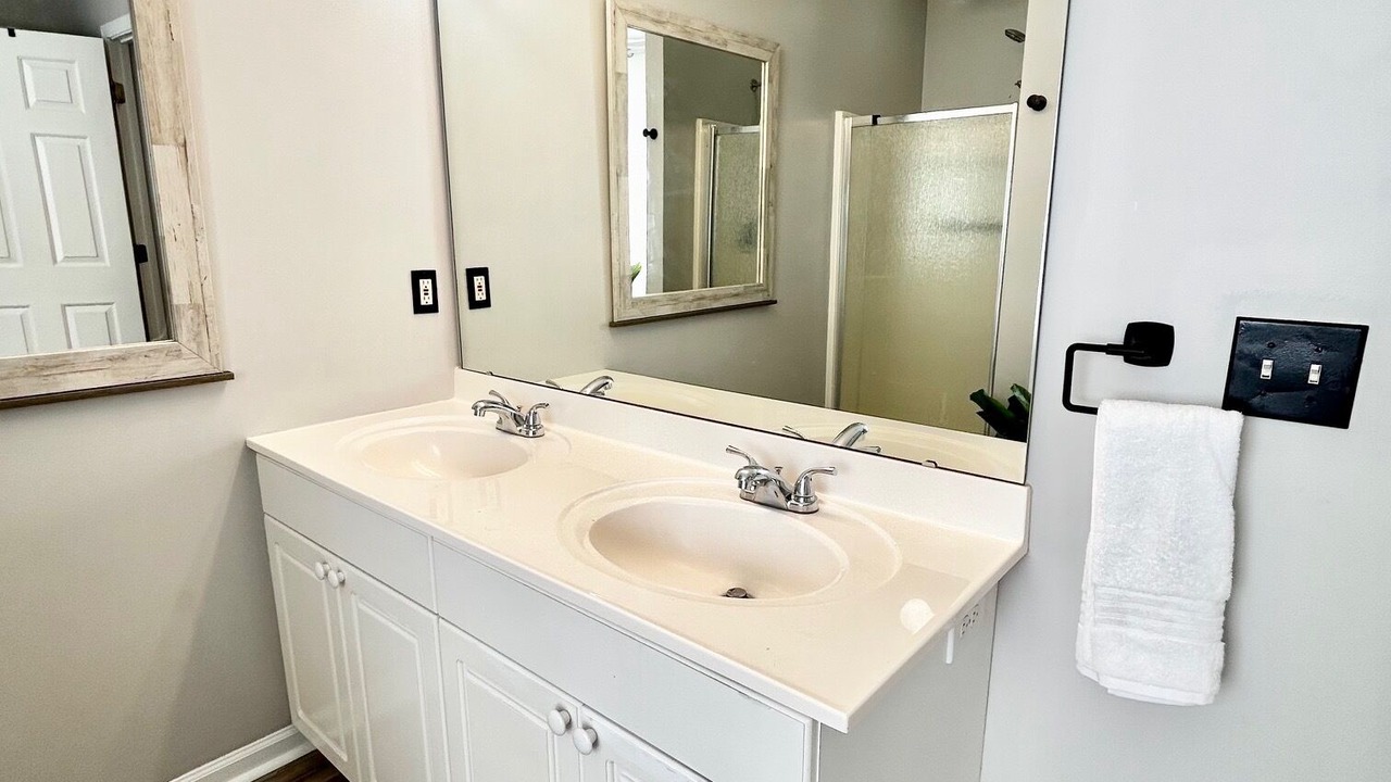 Photo of Bathroom in Huntcliff