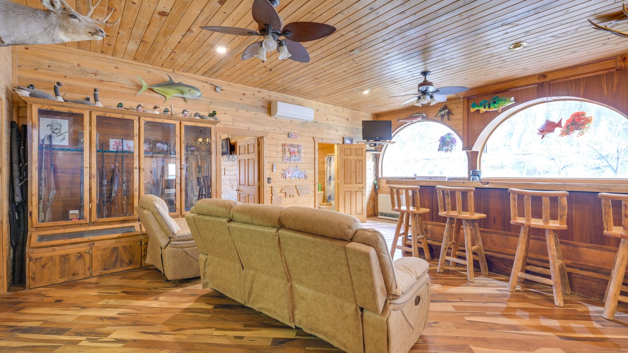 Photo of Others in Salmon