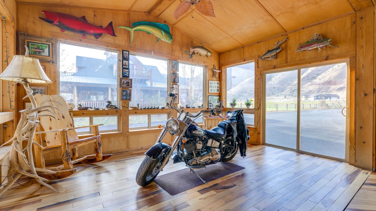 Photo of Others in Salmon