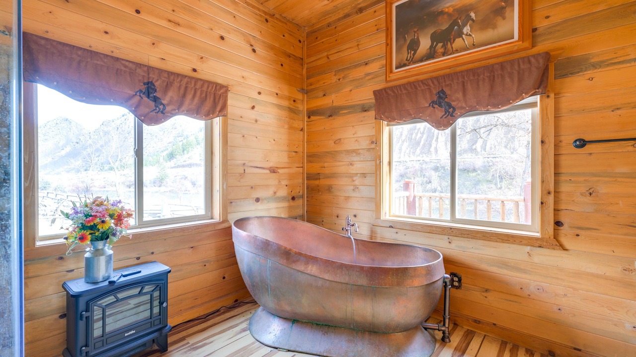 Photo of Others in Salmon