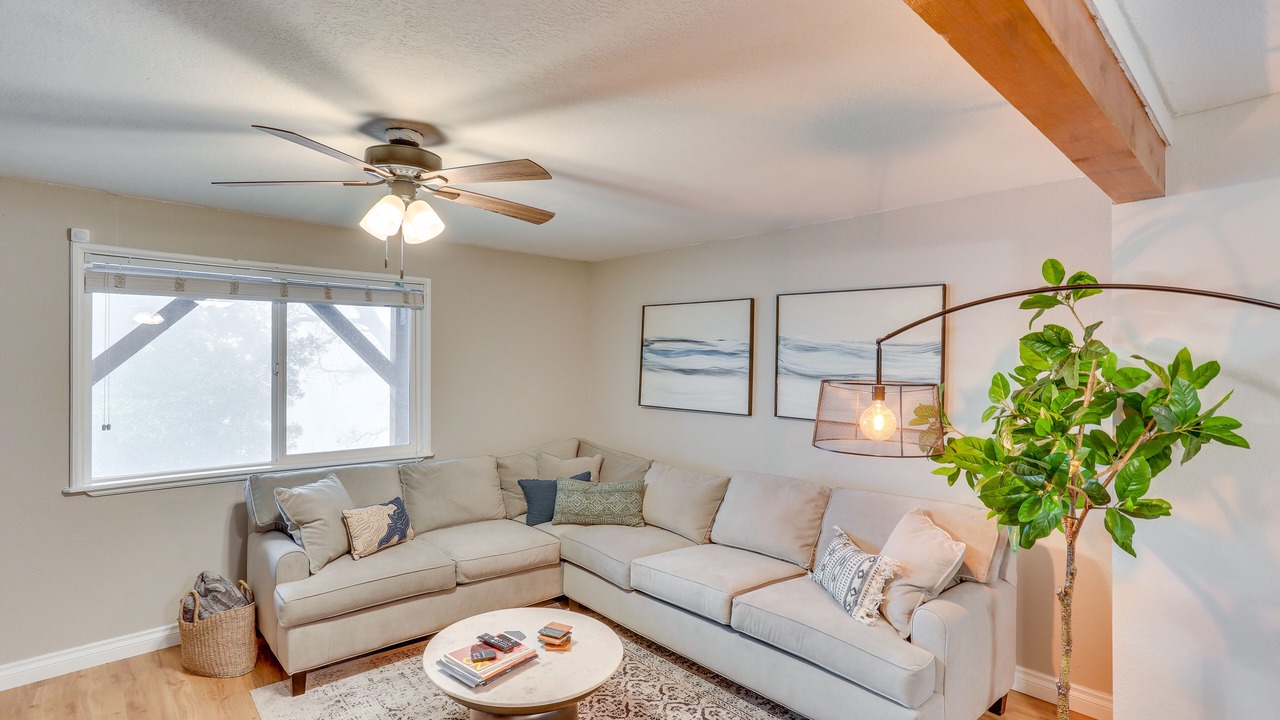 Photo of Livingroom in Crestline