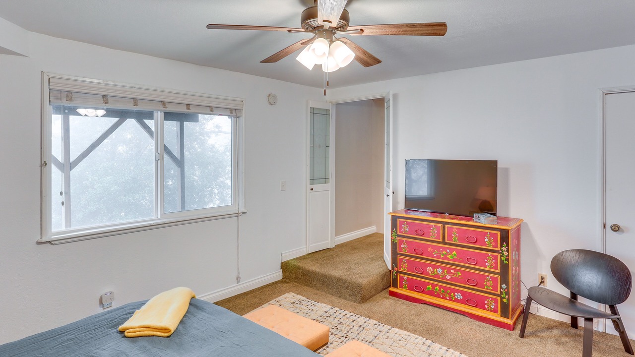 Photo of Bedroom in Crestline