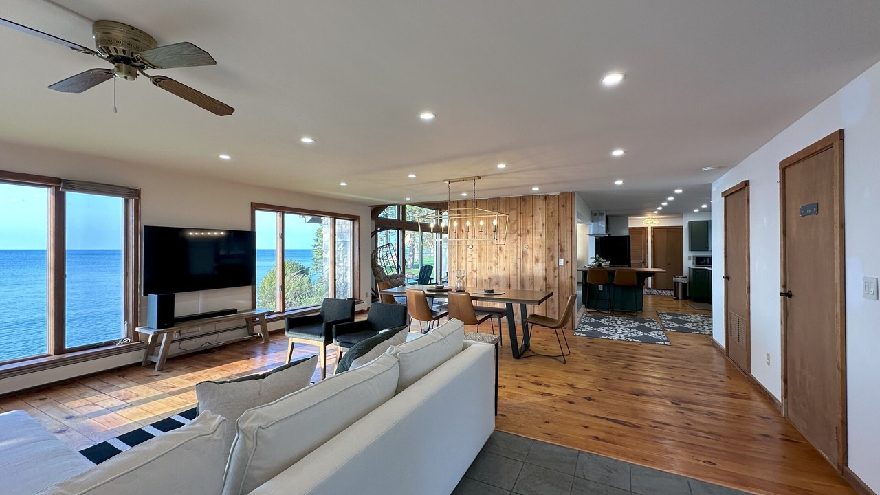 Photo of Livingroom in Youngstown
