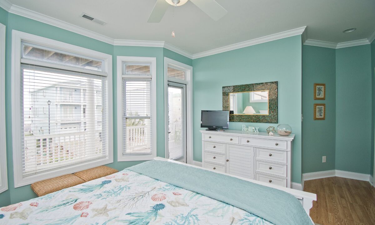 Photo of Bedroom in Pine Knoll Shores