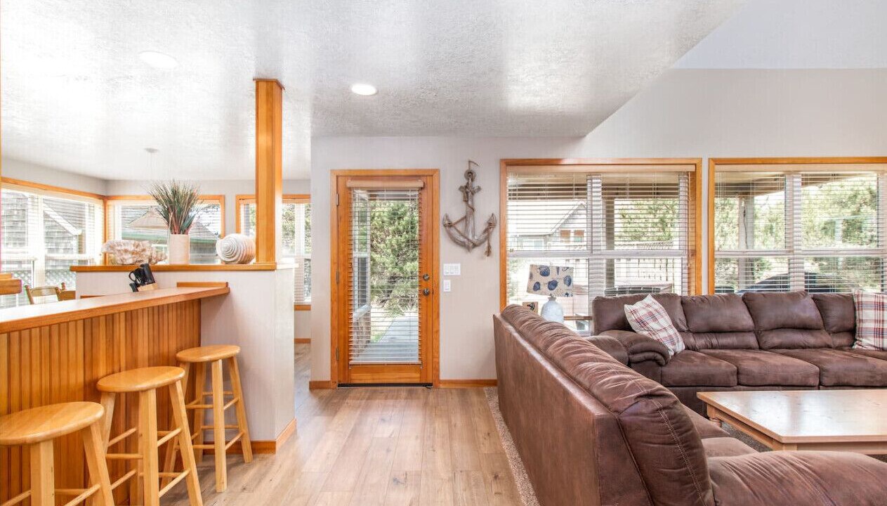 Photo of Livingroom in Shorepine Village