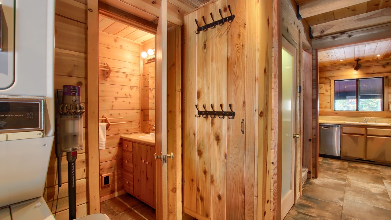 Photo of Bathroom in Fish Camp