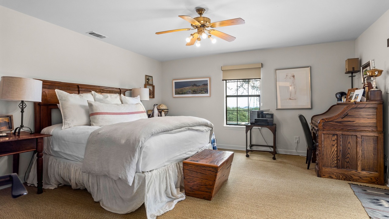 Photo of Bedroom in Glen Rose