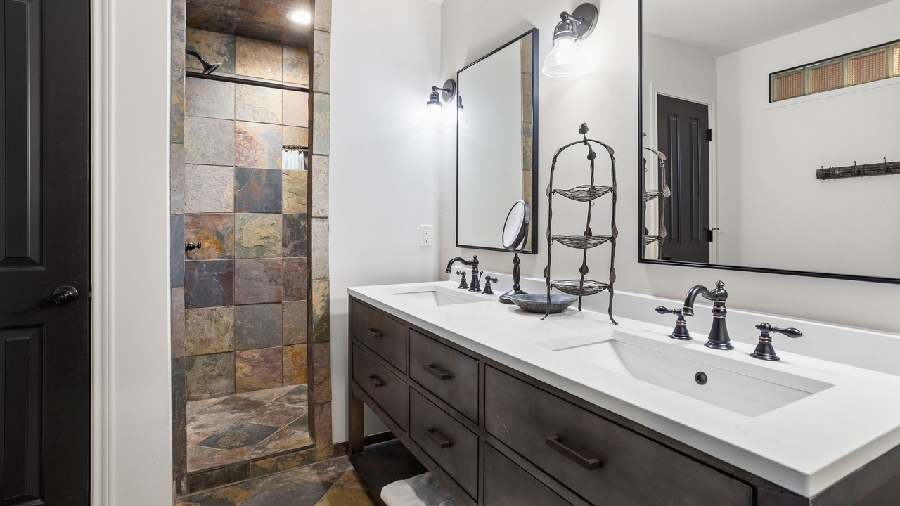 Photo of Bathroom in Glen Rose
