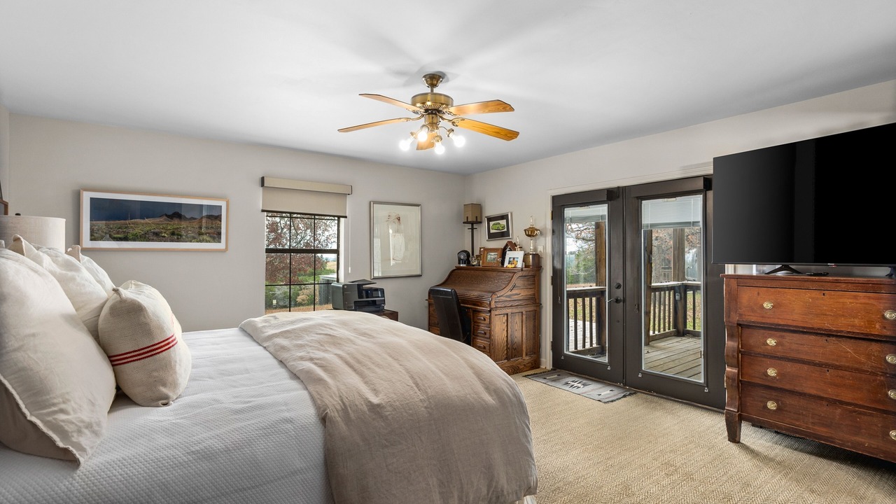 Photo of Bedroom in Glen Rose