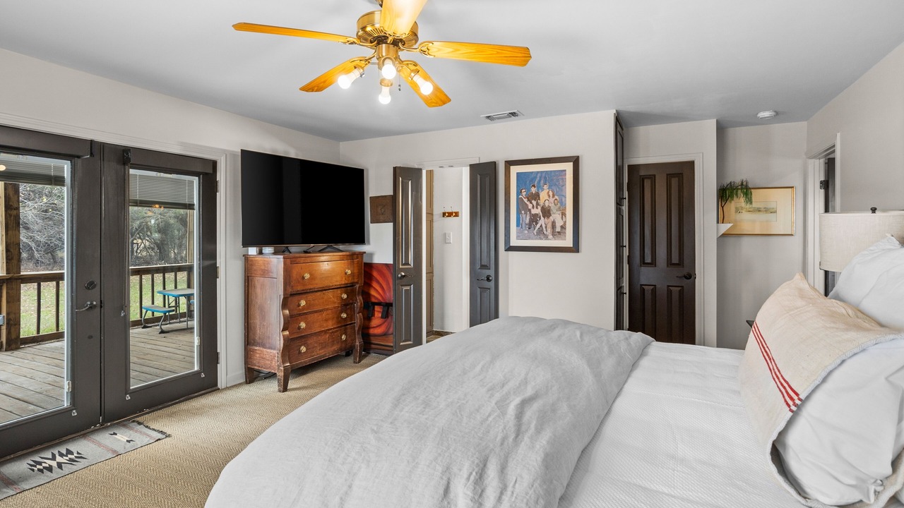 Photo of Bedroom in Glen Rose