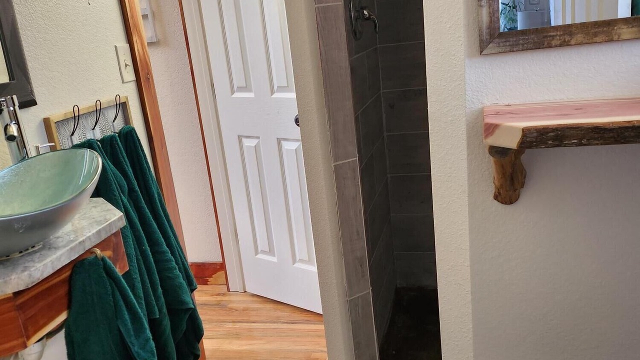 Photo of Bathroom in Cayuga