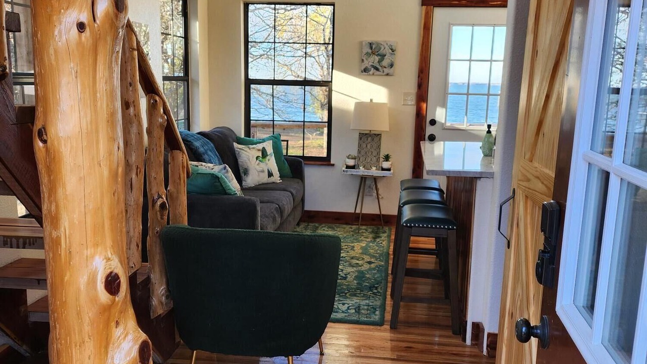 Photo of Livingroom in Cayuga