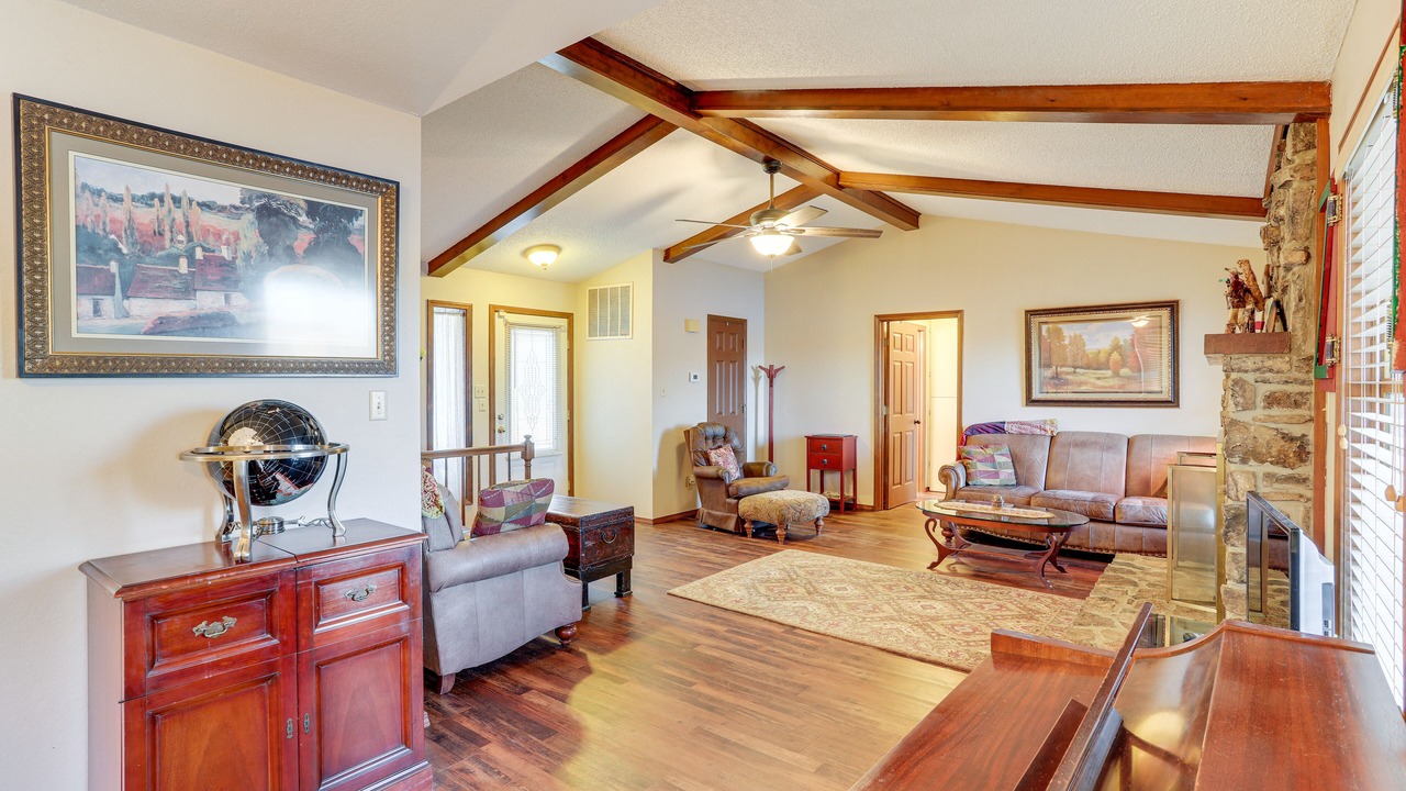 Photo of Livingroom in Cherokee Village