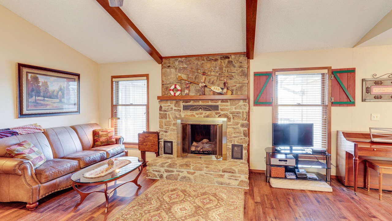 Photo of Livingroom in Cherokee Village