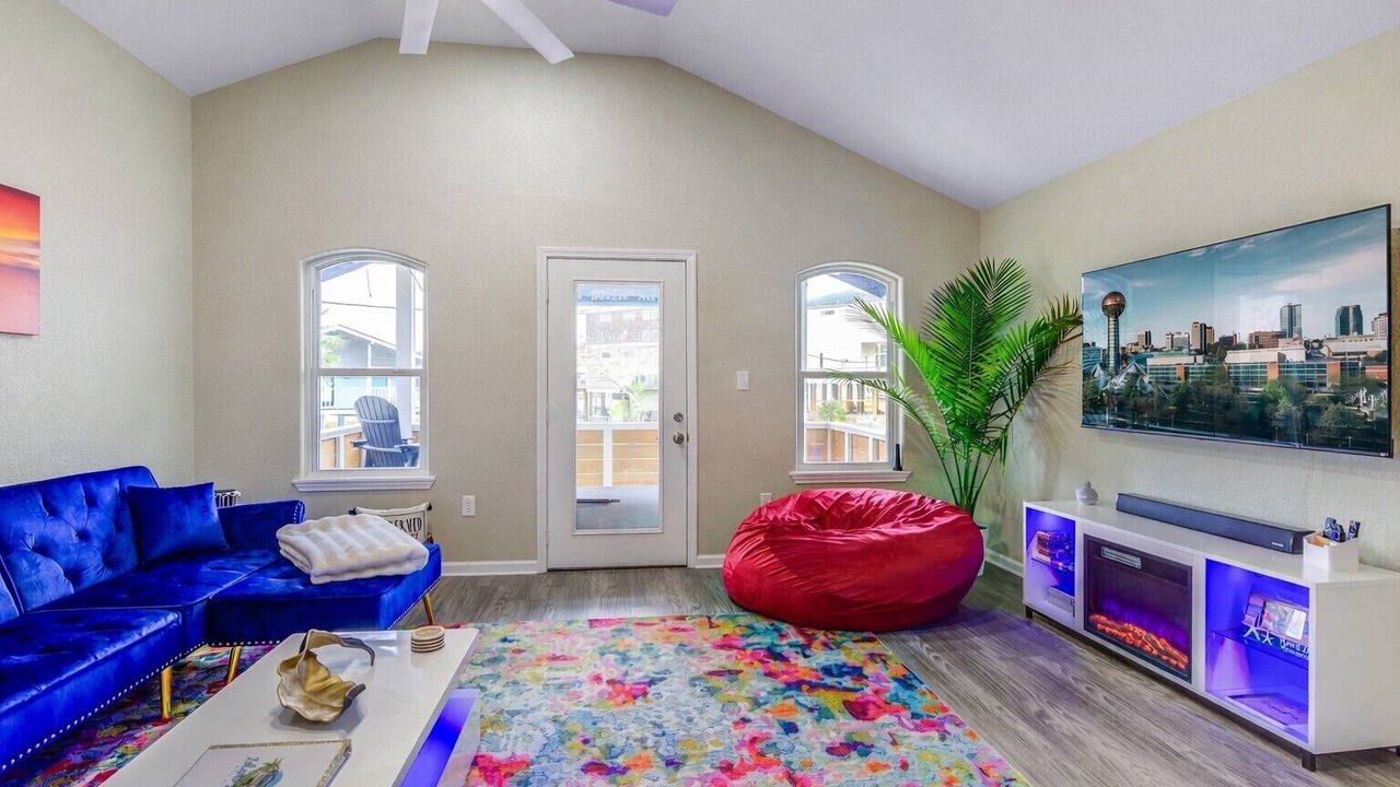 Photo of Livingroom in Clear Lake Shores