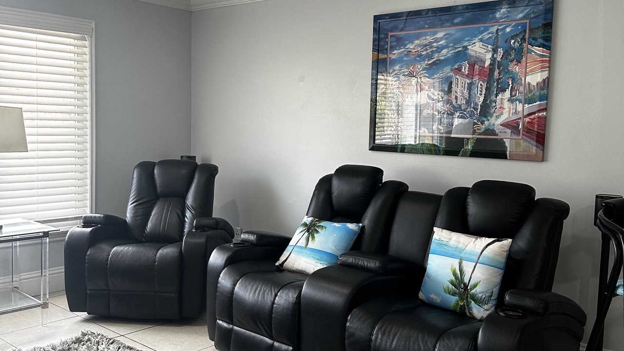 Photo of Livingroom in Hunt Club