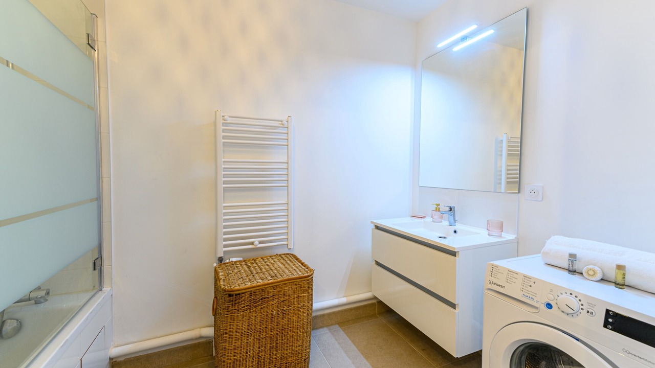 Photo of Bathroom in Saint-Ouen