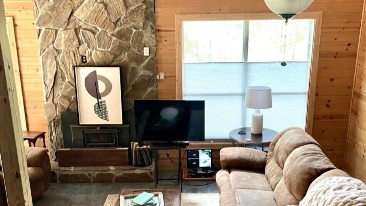 Photo of Livingroom in Poplarville
