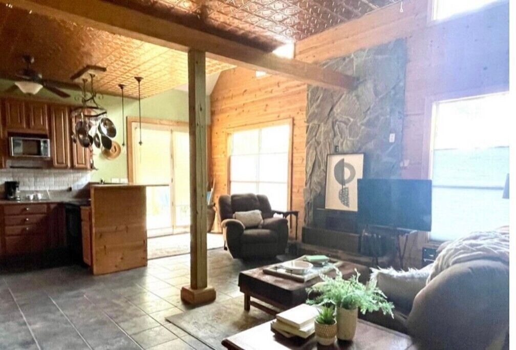 Photo of Livingroom in Poplarville