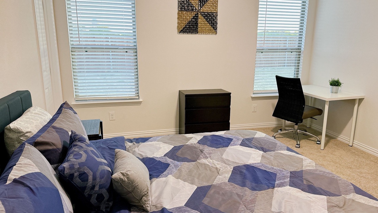 Photo of Bedroom in Crowley
