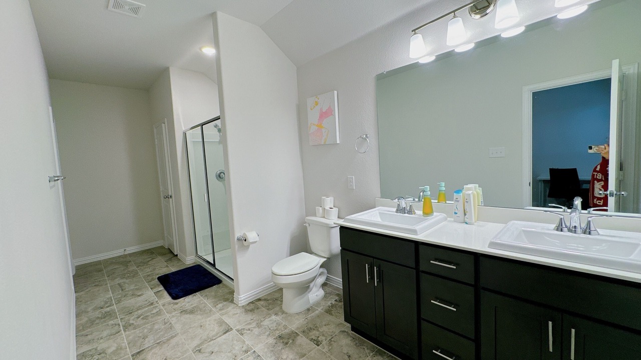 Photo of Bathroom in Crowley