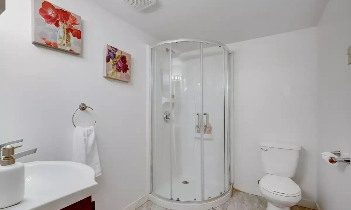 Photo of Bathroom in Saint-Hubert