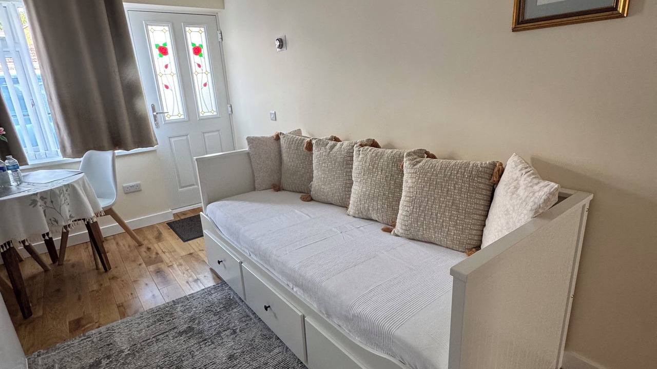 Photo of Livingroom in Tea Green