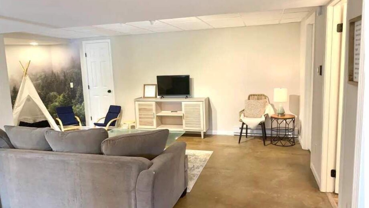 Photo of Livingroom in Bristol Hills