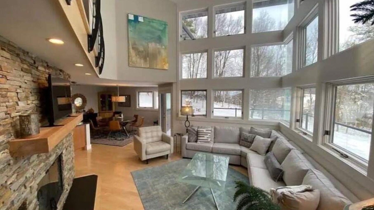 Photo of Livingroom in Bristol Hills
