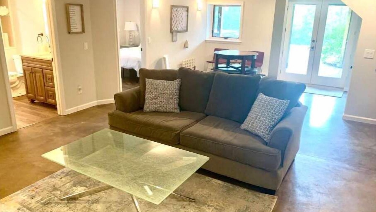 Photo of Livingroom in Bristol Hills