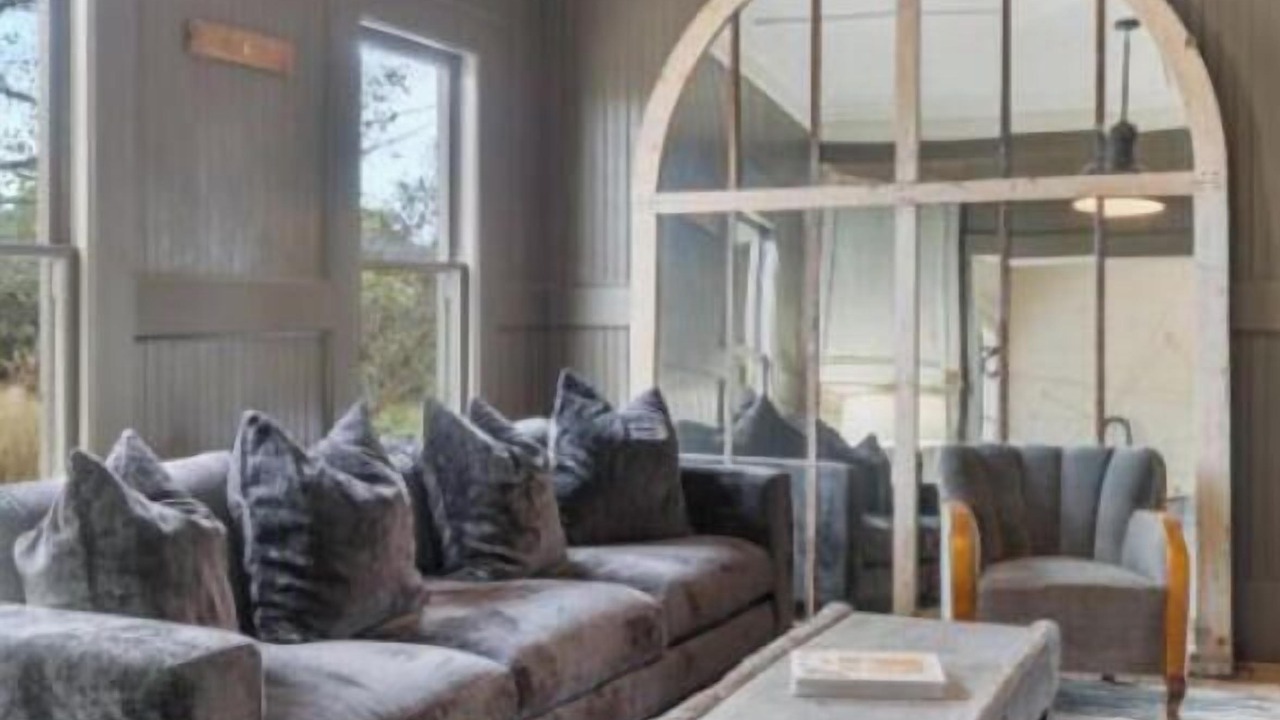 Photo of Livingroom in Round Top