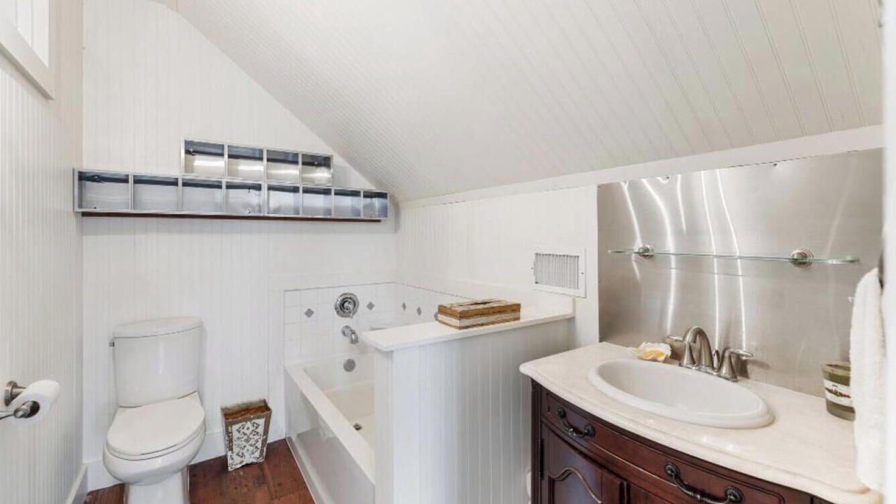 Photo of Bathroom in Round Top