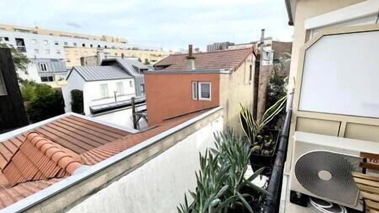 Photo of Others in Les Puces de Saint-Ouen