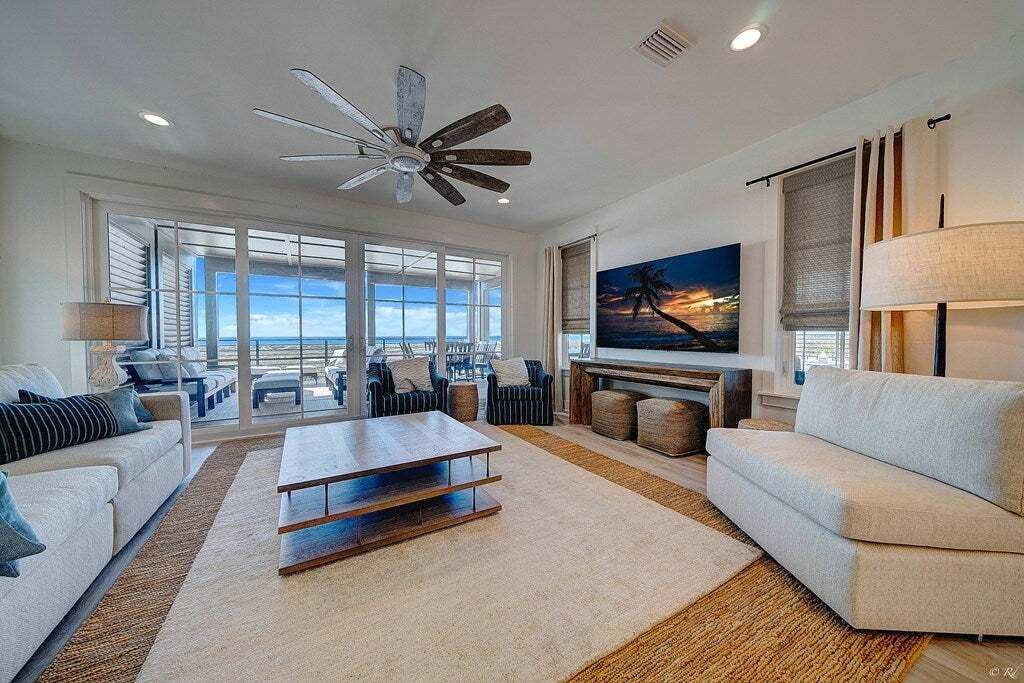 Photo of Livingroom in Bay County