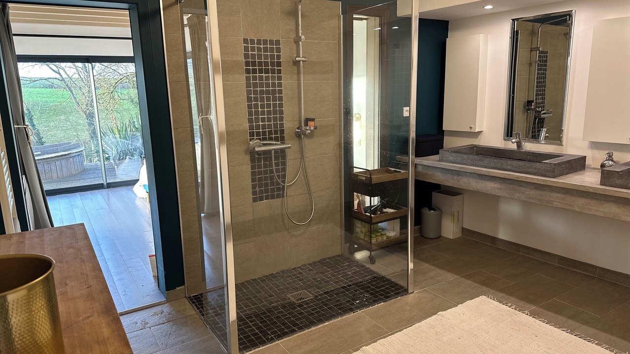 Photo of Bathroom in Mainneville