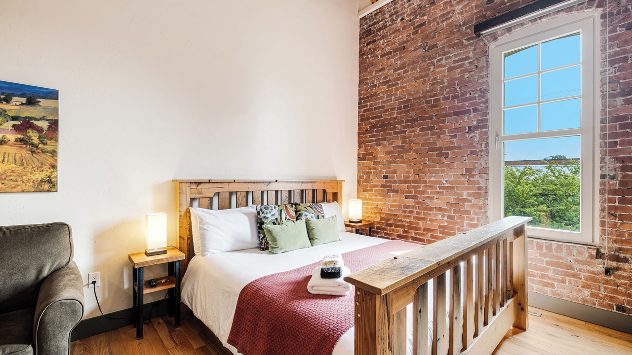 Photo of Bedroom in Amity