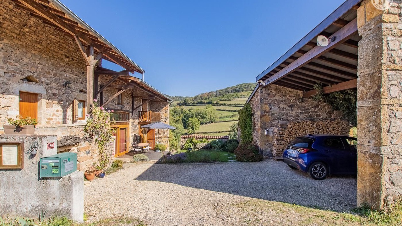Photo of Outdoor in Bourgvilain