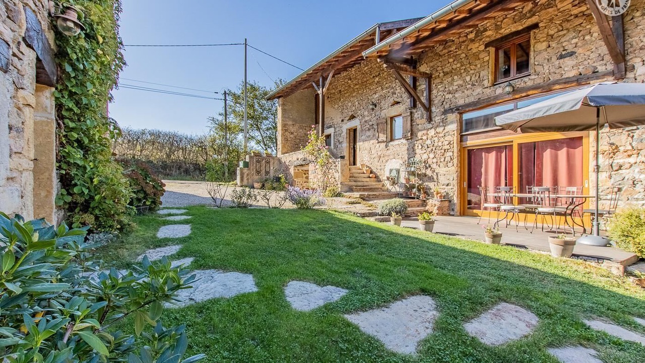 Photo of Outdoor in Bourgvilain