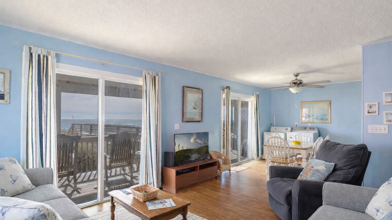 Photo of Livingroom in Emerald Isle