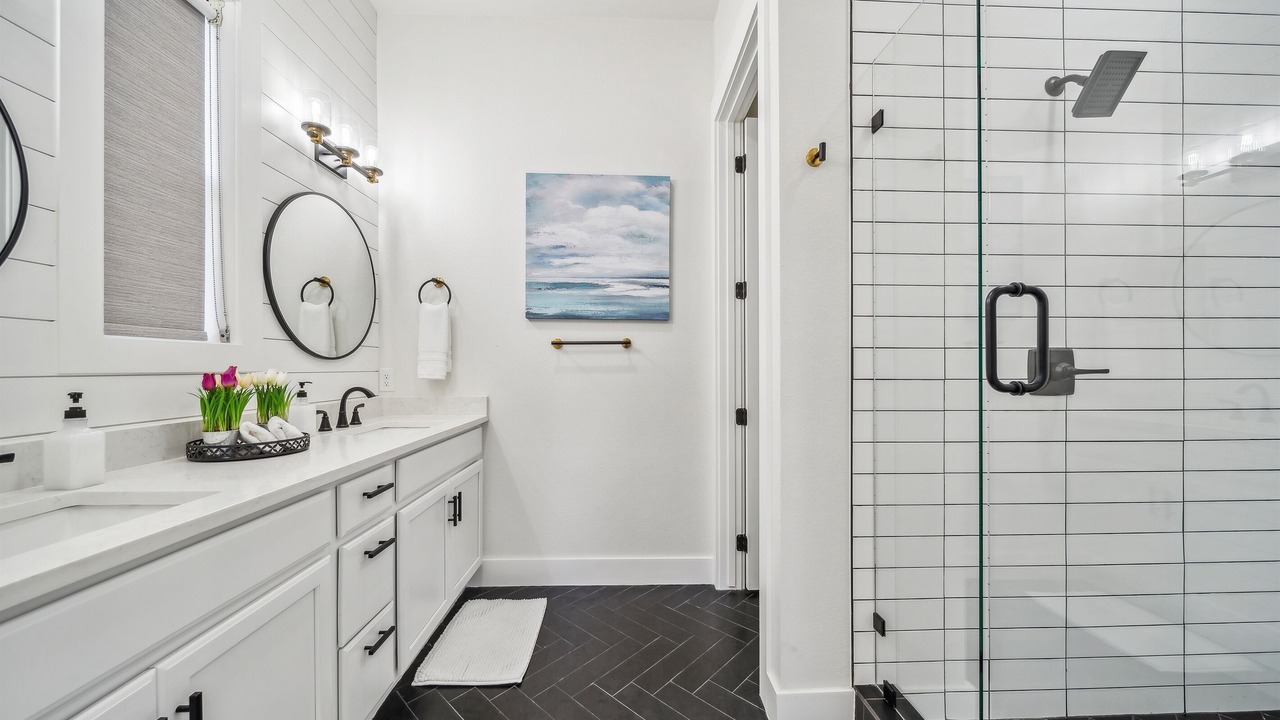 Photo of Bathroom in Vinita