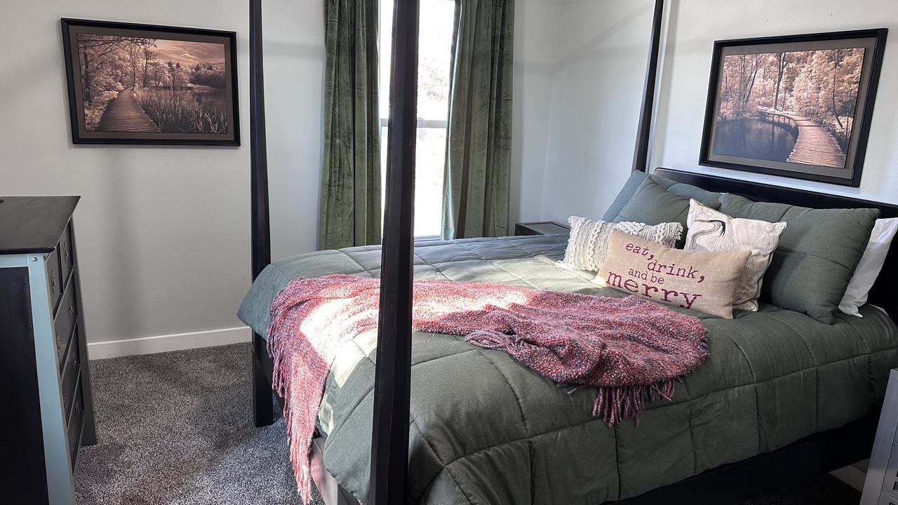 Photo of Bedroom in Oskaloosa