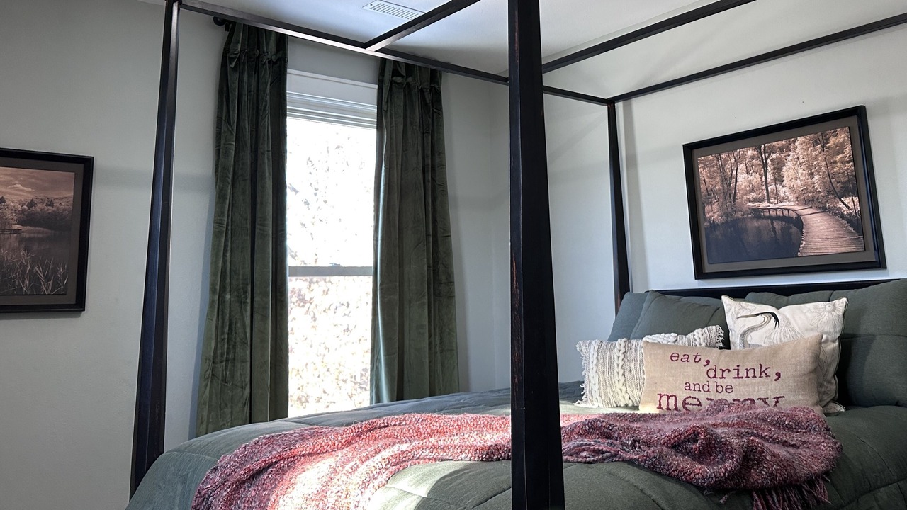 Photo of Bedroom in Oskaloosa