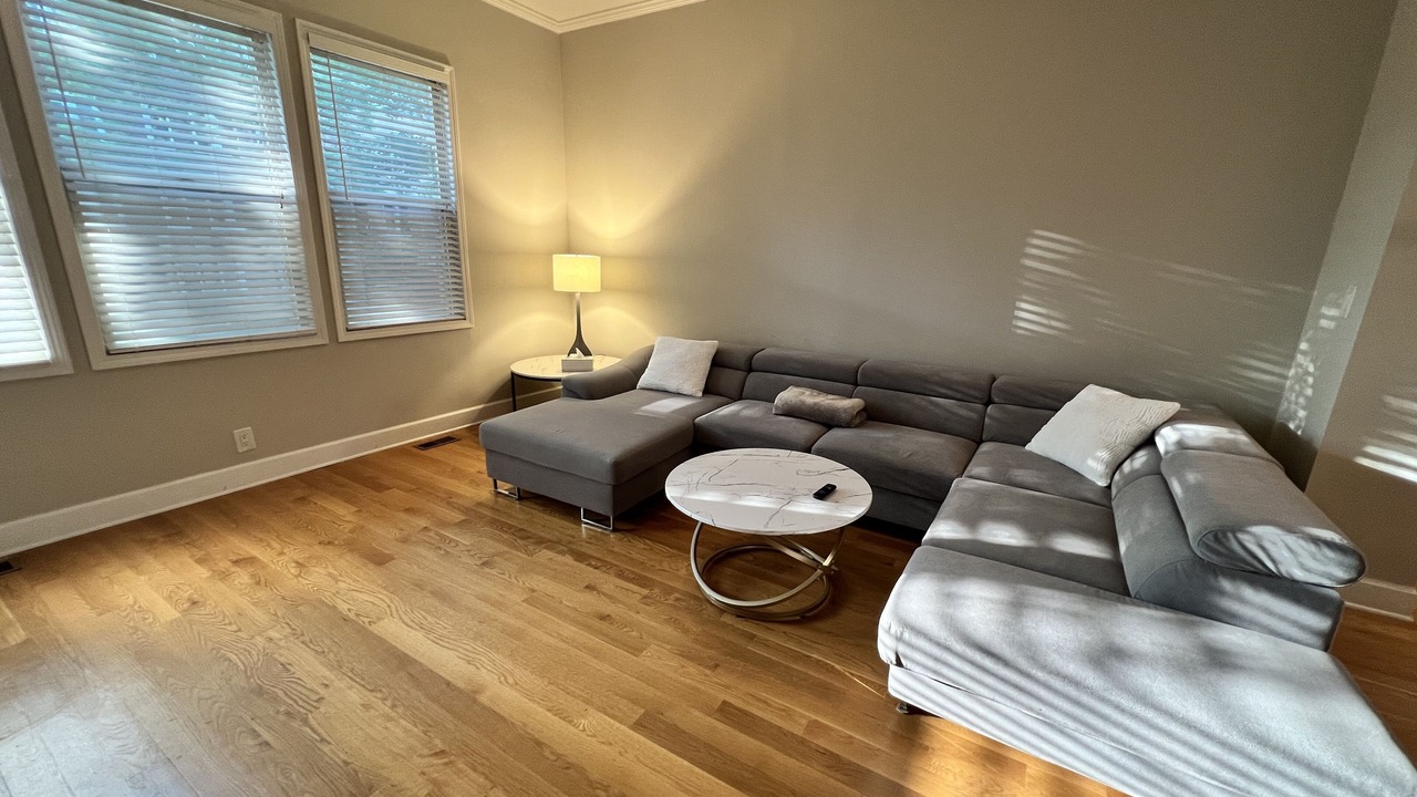 Photo of Livingroom in Oak Park