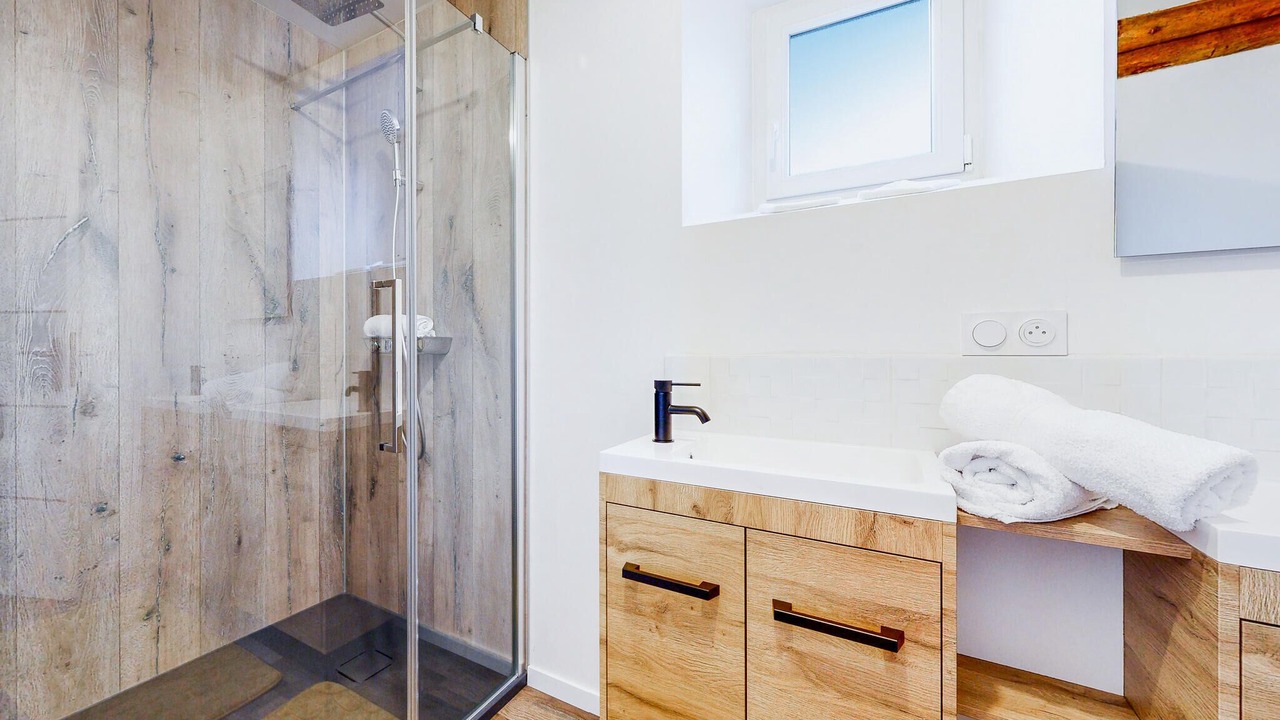 Photo of Bathroom in Neuilly-le-Vendin