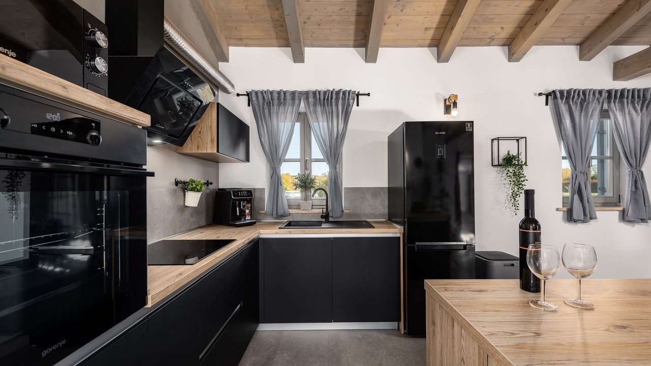 Photo of Kitchen in Mali Vareski