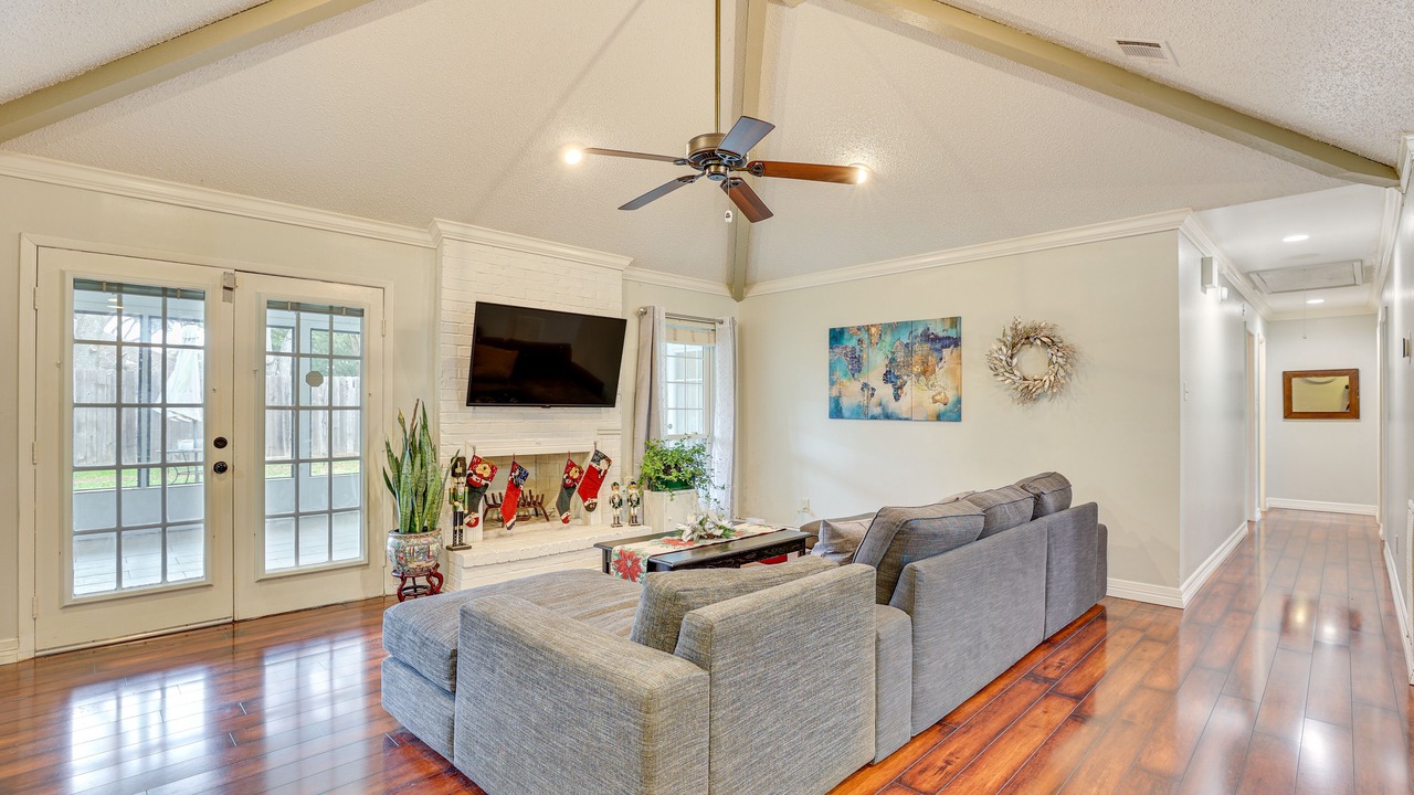 Photo of Livingroom in Mission Bend