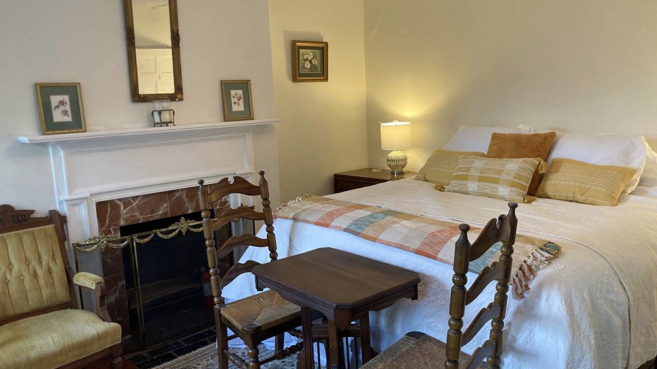 Photo of Bedroom in Historic District